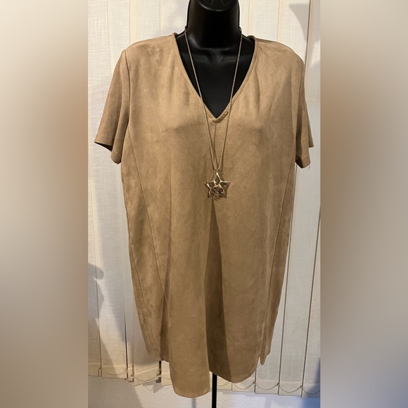 Olivaceous Dresses & Skirts - Olivaceous Tan Shift Dress SIZE M Medium